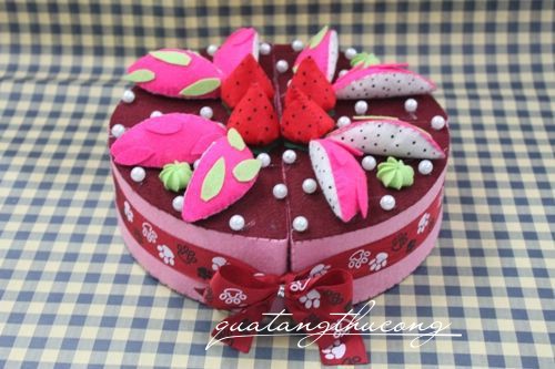 Bánh kem vải nỉ đế dâu