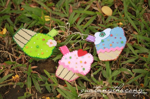 Móc khóa vải nỉ cupcake 