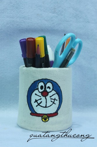 Ống cắm bút Doraemon