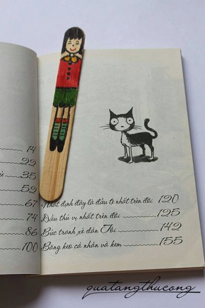 Bookmark cô gái áo đỏ