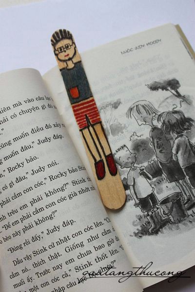 Bookmark chàng trai quần sọc