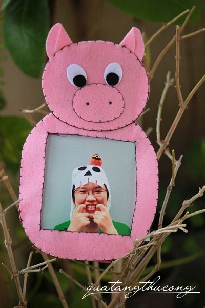 Khung hình vải nỉ Heo hồng