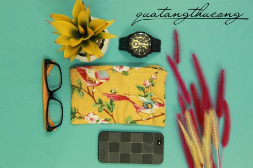 Bóp vải vintage họa tiết hoa nền vàng