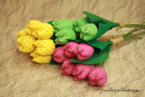Hoa tulip vải bó đơn giản