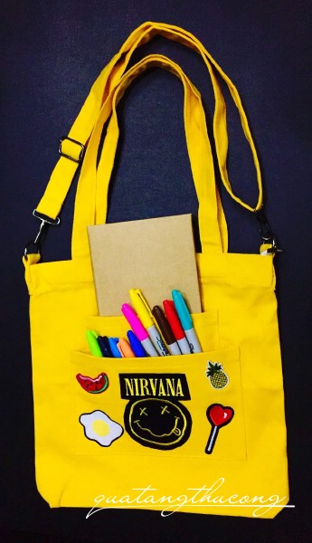 Túi tote đeo chéo bố màu vàng 33x33cm 