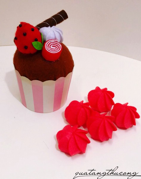 Cupcake vải nỉ mẫu 2