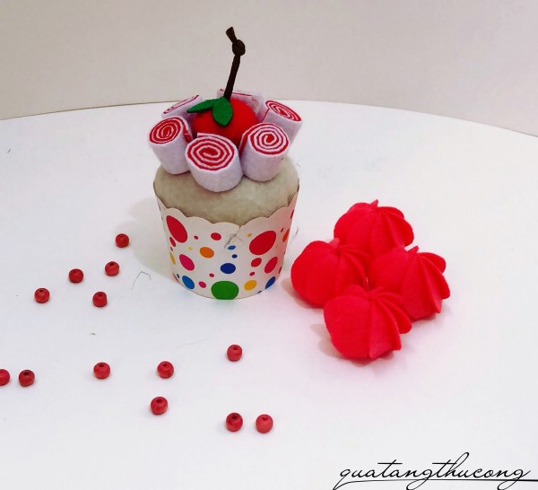 Cupcake vải nỉ mẫu 12