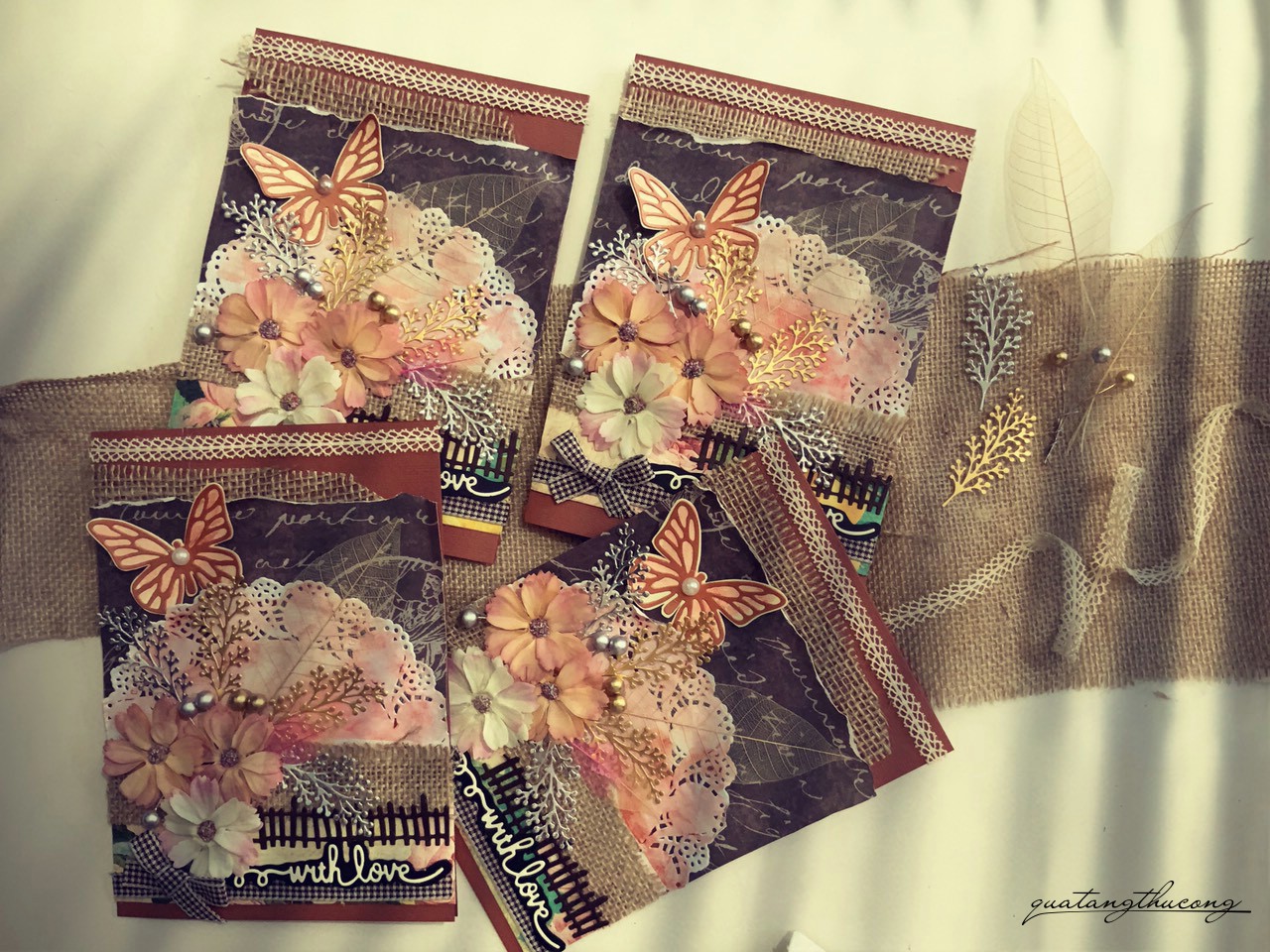 Thiệp With Love hoa và bướm