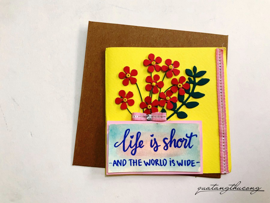 Thiệp vuông hoa 5 cánh 10x10cm Vàng