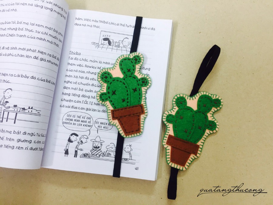 Bookmark vải nỉ xương rồng mẫu 2