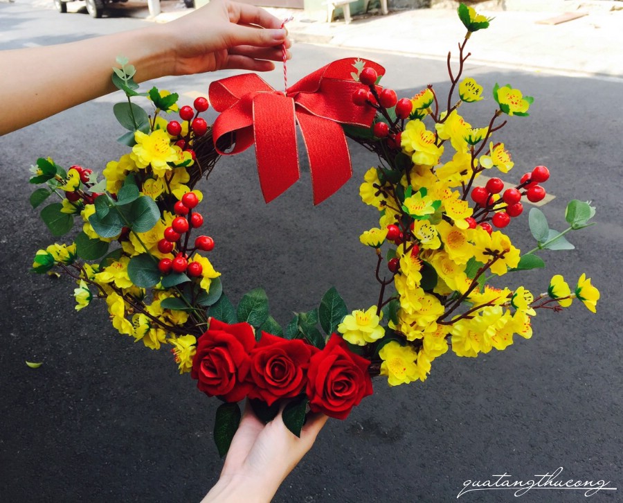 Vòng treo Tết hoa mai mẫu 1