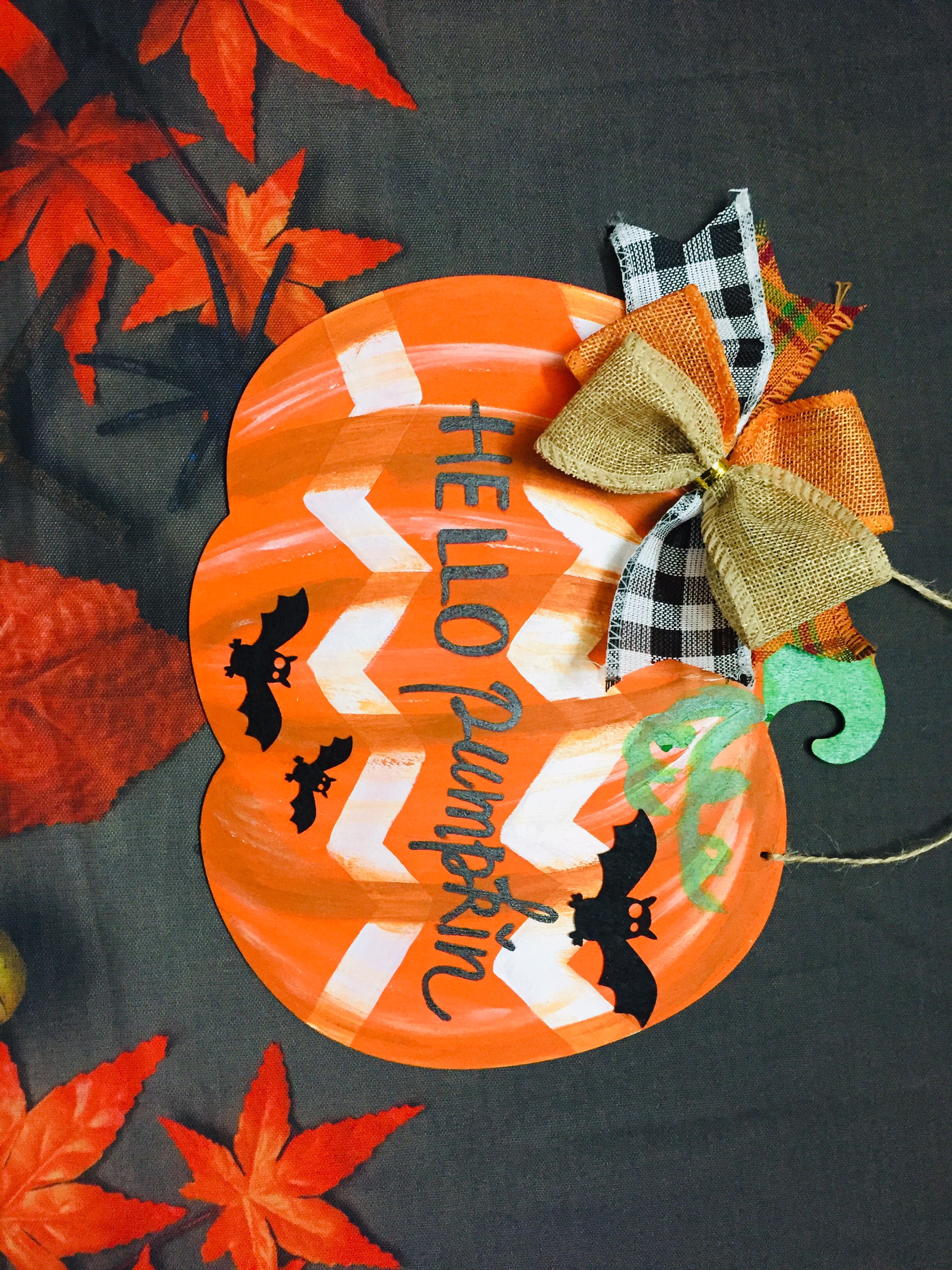 Bảng vẽ bí ngô Halloween mẫu 1 (có lỗ khoang)