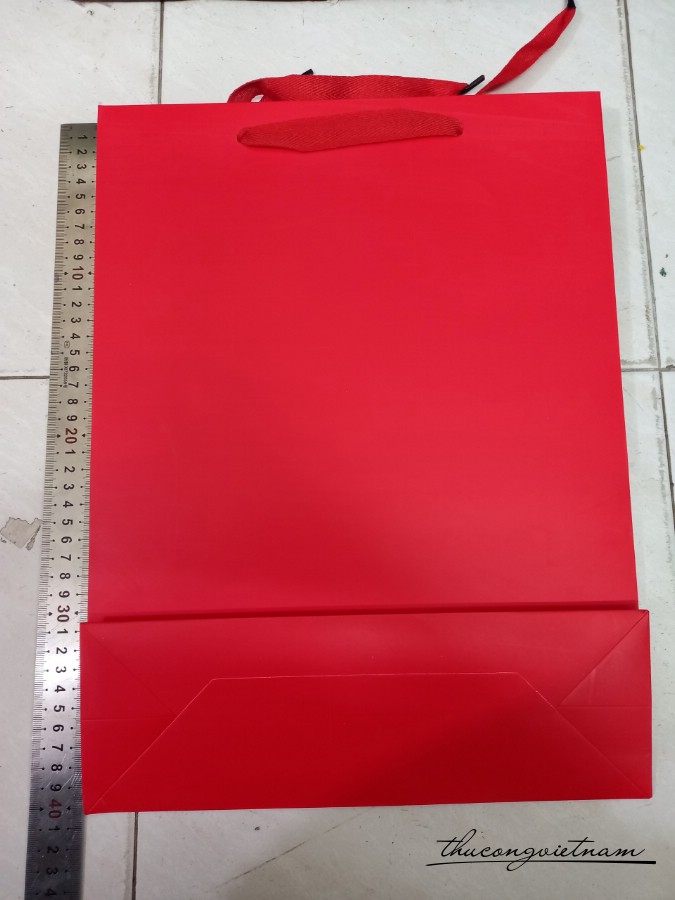 Túi giấy màu đỏ quai vải dọc 40*30*10cm