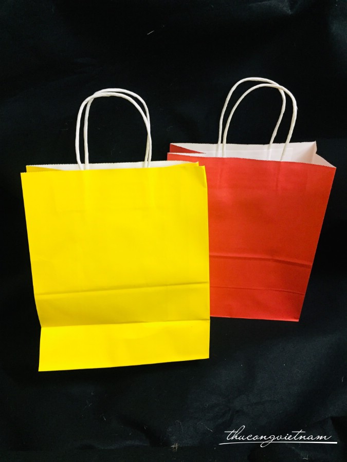 Set 2 túi giấy màu đỏ và vàng quai giấy 22*11*26cm