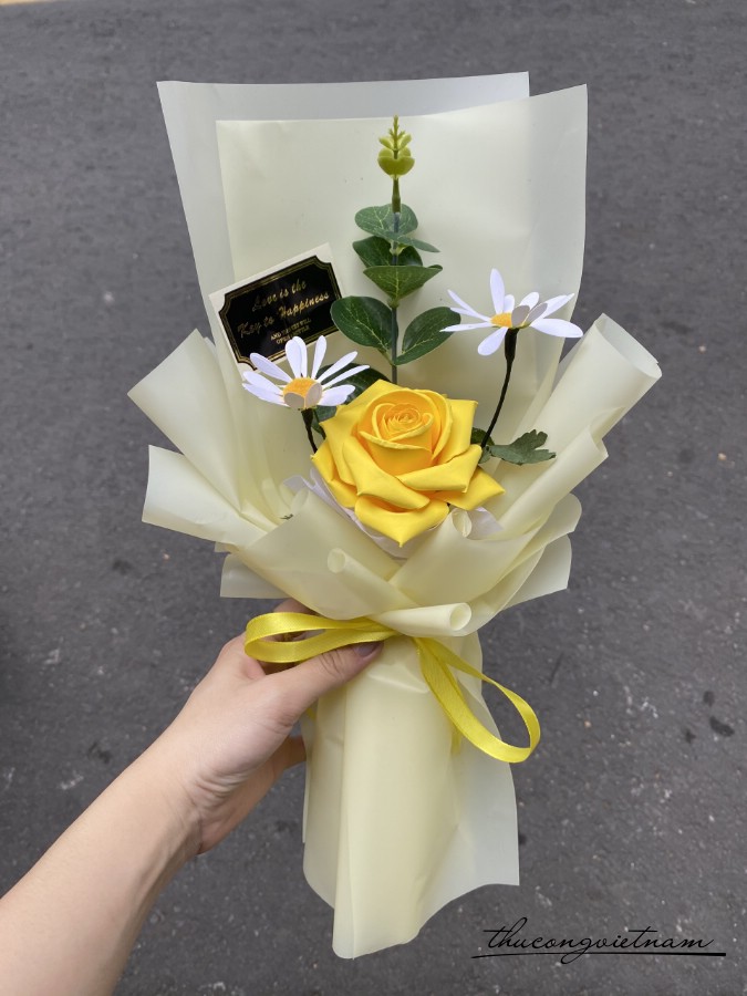 Bó hoa hồng giấy mỹ thuật 1b màu vàng