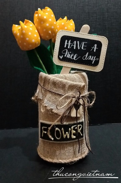 lọ hoa tulip 3 bông