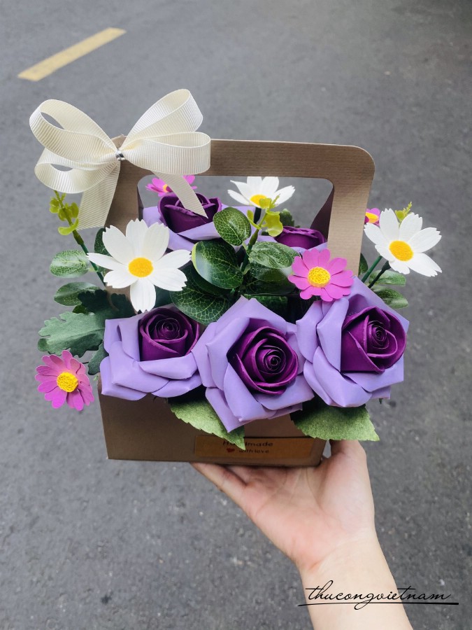 Giỏ hoa hồng mỹ thuật màu tím (14*22cm)