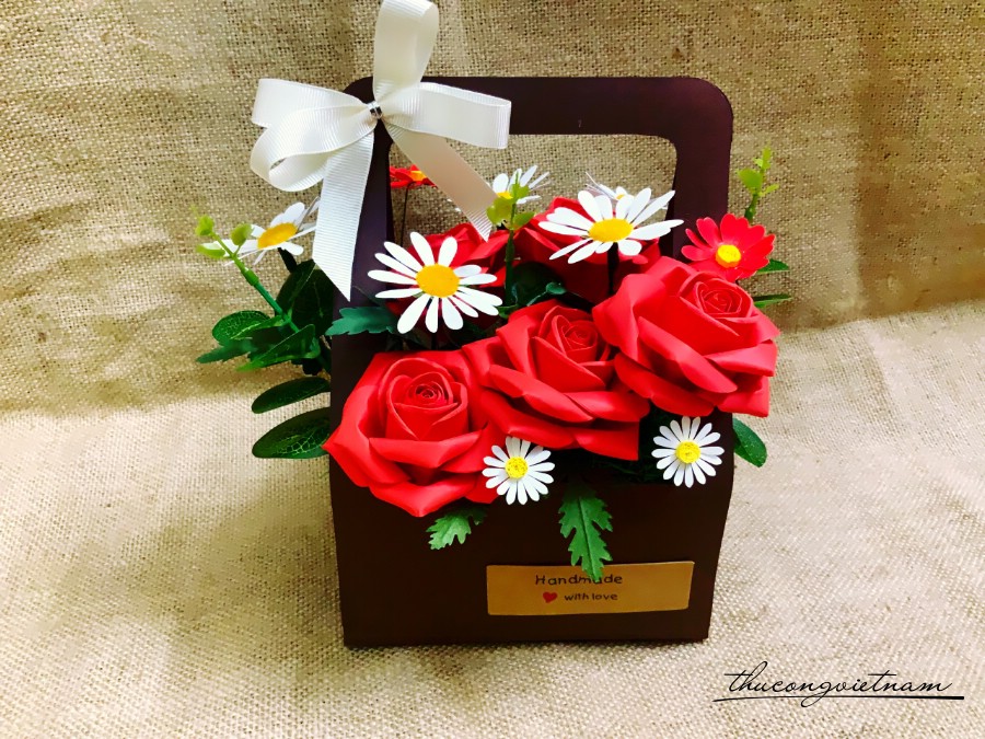 Giỏ hoa hồng mỹ thuật màu đỏ (14*22cm)