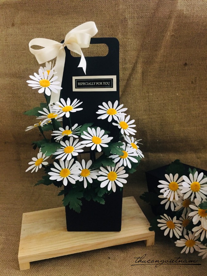 Giỏ hoa cúc 14 cánh màu trắng (10*30cm)