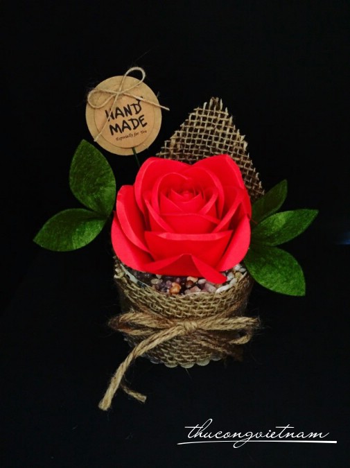 Chậu hoa hồng vải bố màu đỏ