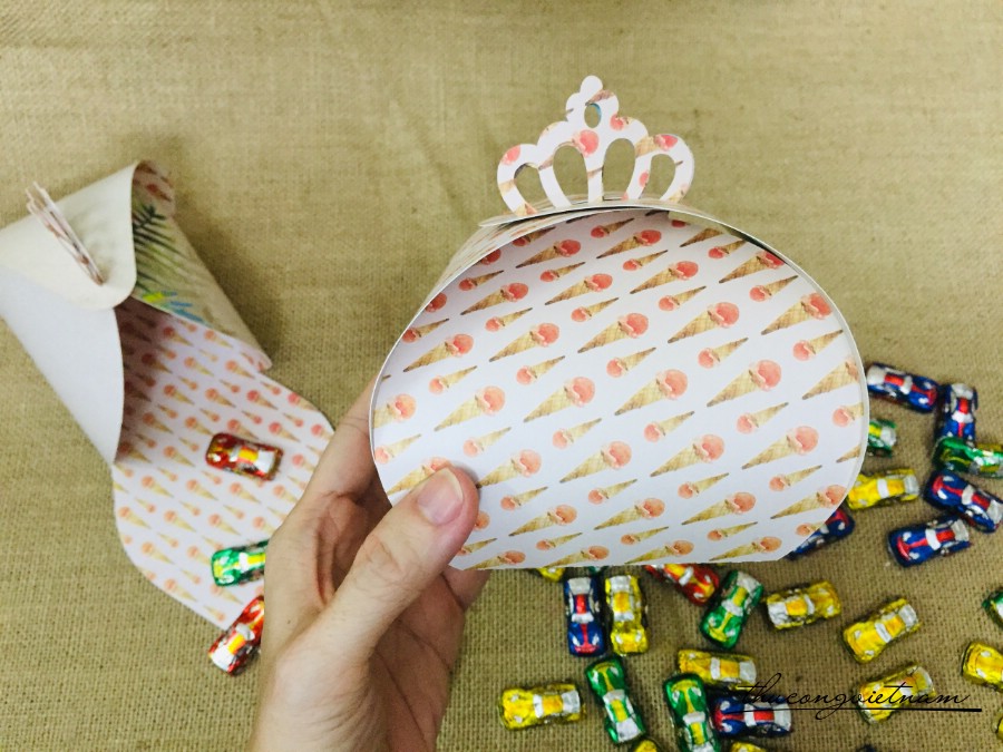 Hộp quà vương miện đựng kẹo, bánh 11*14cm- mẫu 11