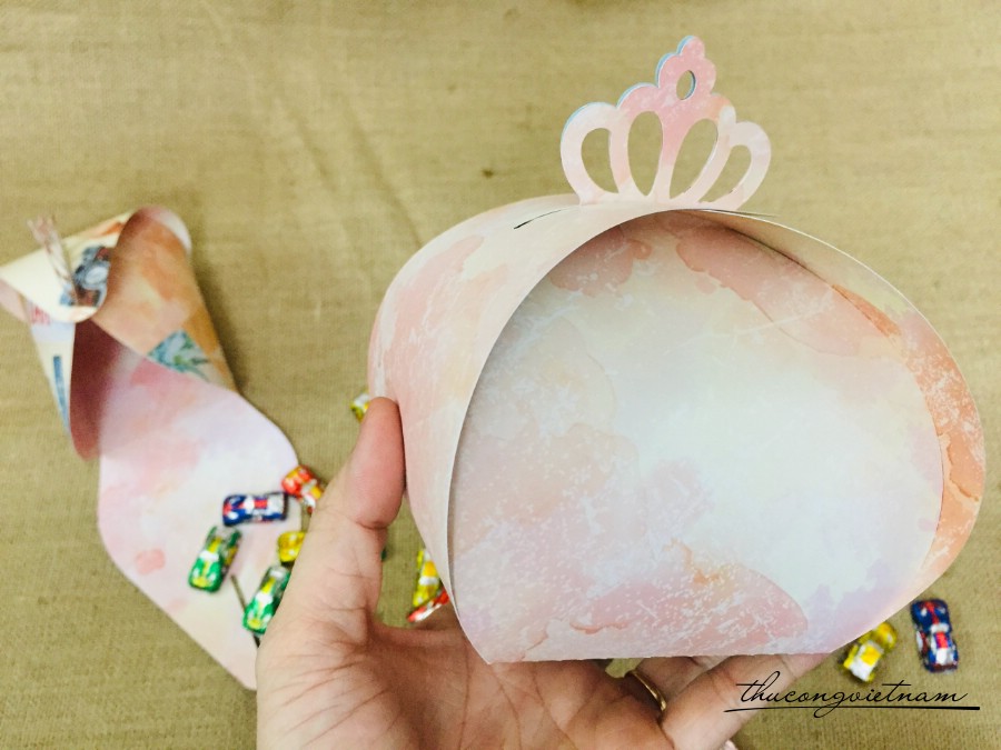 Hộp quà vương miện đựng kẹo, bánh 11*14cm- mẫu 14