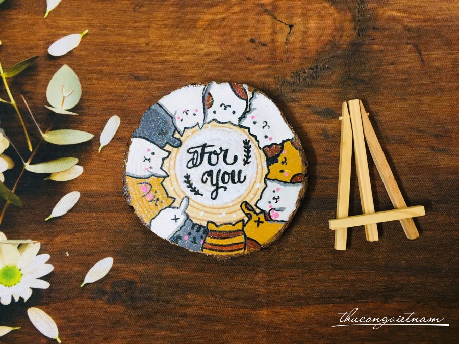 Khoanh gỗ vẽ tay For you có giá đỡ