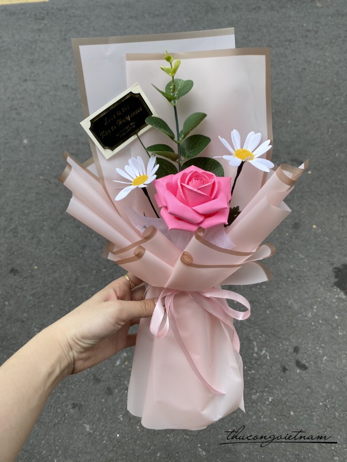 Bó hoa hồng giấy mỹ thuật 1b màu hồng nhạt 
