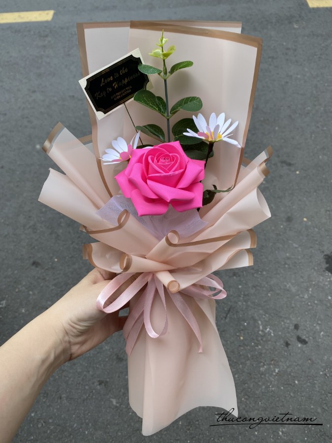 Bó hoa hồng giấy mỹ thuật 1b màu hồng đậm