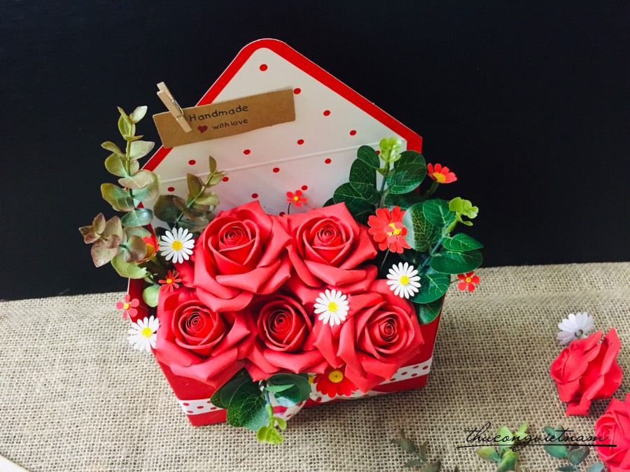 Hộp Hoa Hồng Phong Thư (20*16*7cm) - màu đỏ 