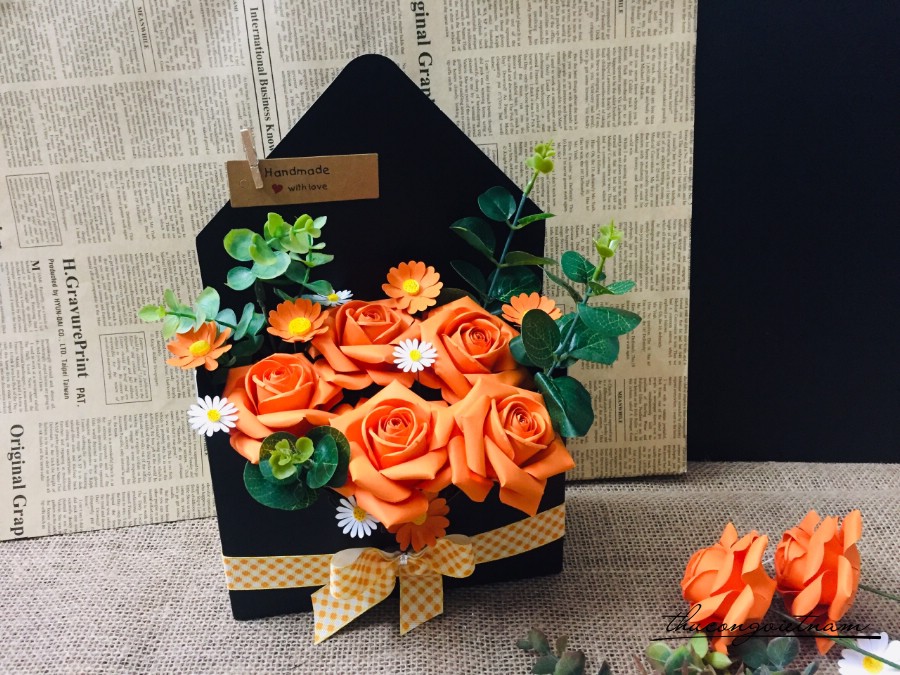 Hộp Hoa Hồng Phong Thư (20*16*7cm) - màu cam