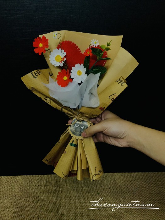 Bó hoa tim nỉ màu đỏ (16*22cm)