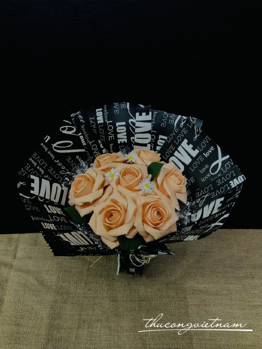 Bó hoa hồng giấy mỹ thuật 7 bông màu cam nhạt