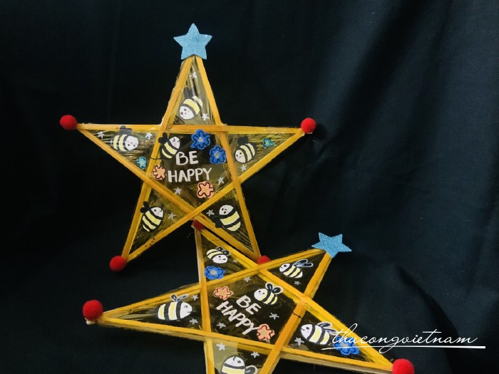 Lồng đèn ngôi sao giấy kiếng - Mẫu ong be happy (30cm)