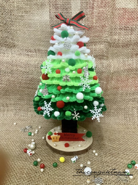 Cây thông Noel kẽm nhung Handmade (30-32cm) - mix xanh lá