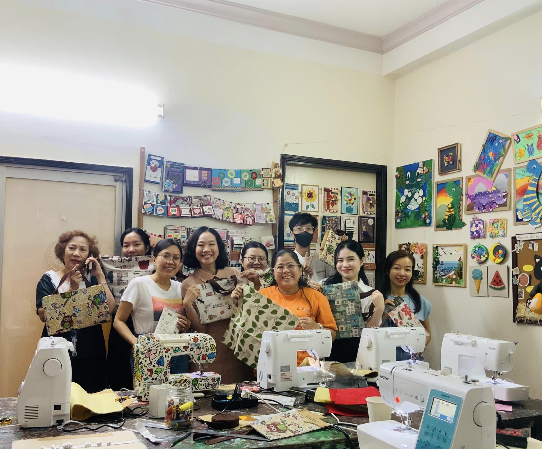 Cùng may chiếc túi xinh trong workshop may vá 