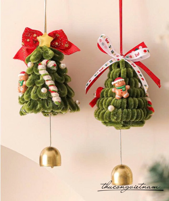 Cây thông kẽm nhung treo kèm chuông 11*7cm